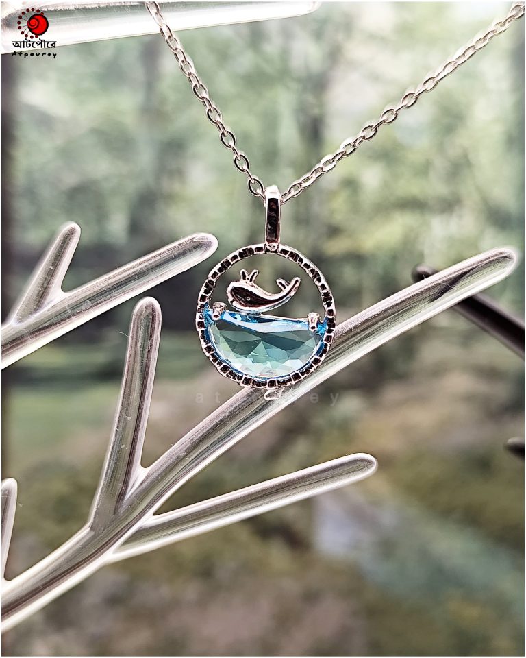 Style With Dolphin Neckpiece - Image 4
