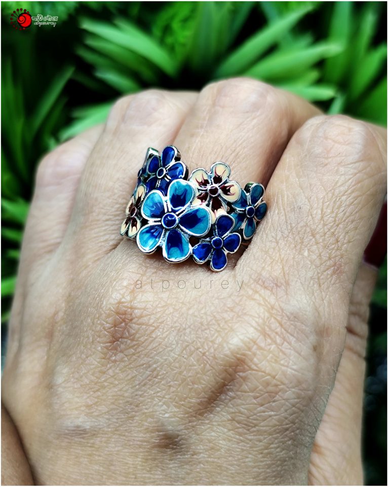 Style with Unique Rings - Image 4