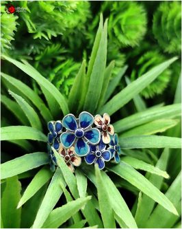 Style with Unique Rings - Image 6