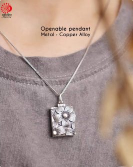 Openable Unique Neckpiece - Image 3