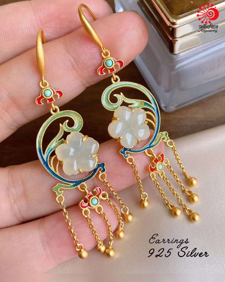Vintage Elegant Flower Earrings - Image 3